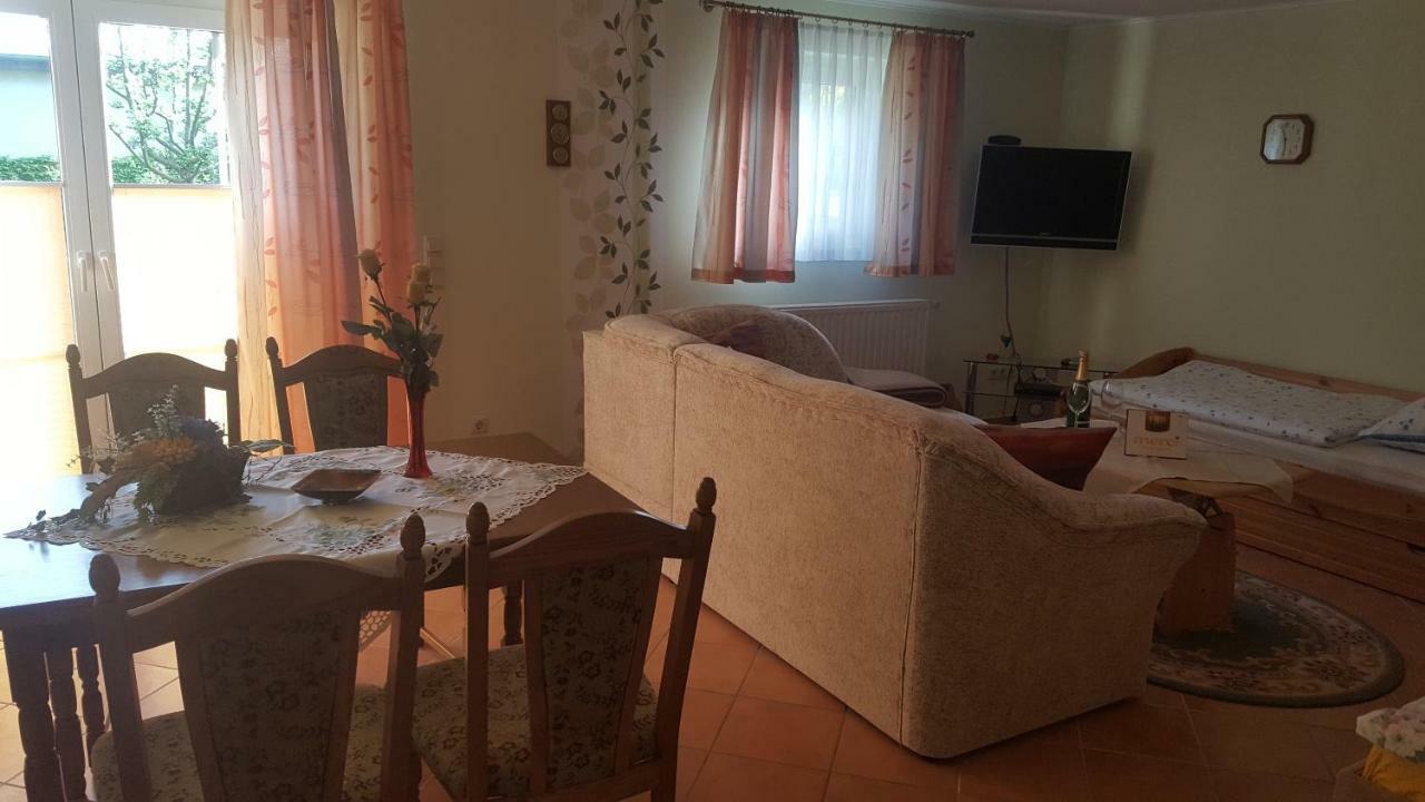 פוטבוס Ferienwohnung "Am Fechtertor- Eingang Zum Schlosspark" מראה חיצוני תמונה