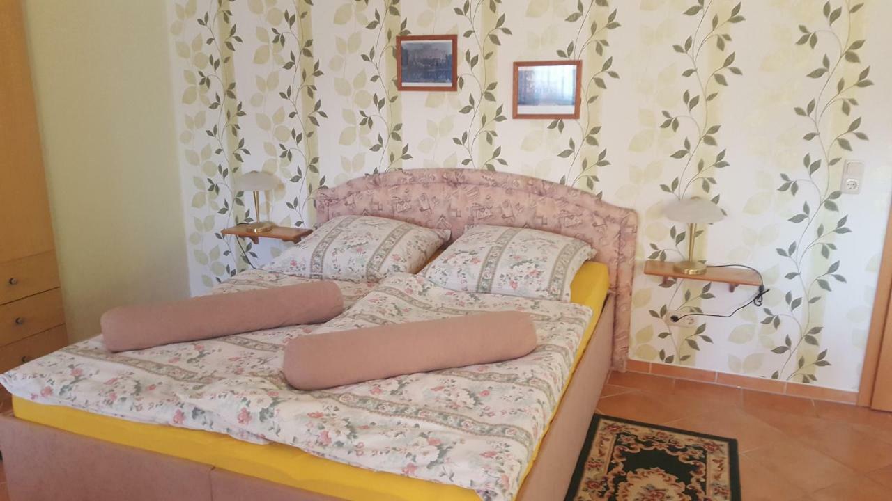 פוטבוס Ferienwohnung "Am Fechtertor- Eingang Zum Schlosspark" מראה חיצוני תמונה