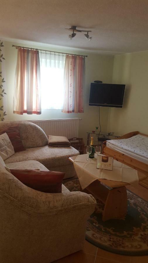 פוטבוס Ferienwohnung "Am Fechtertor- Eingang Zum Schlosspark" מראה חיצוני תמונה